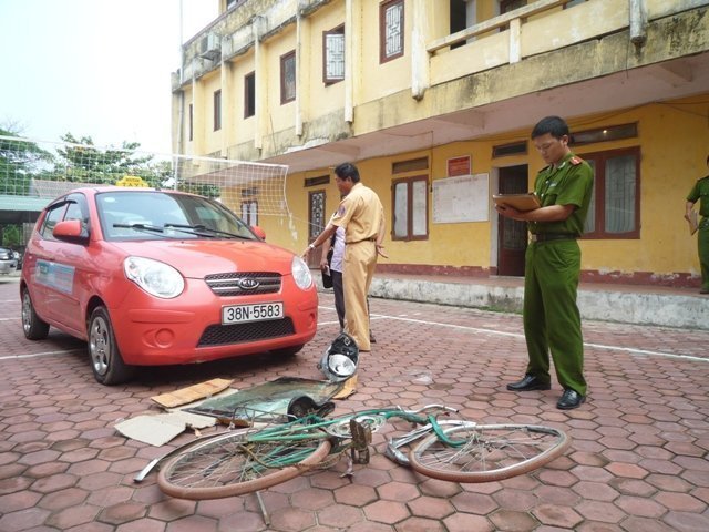 Bắt tài xế taxi đâm chết người rồi bỏ chạy