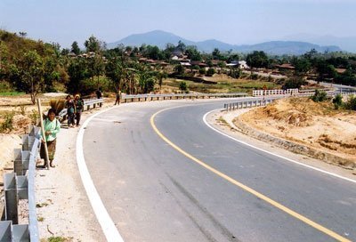 Thiếu vốn, đường Hồ Chí Minh bị chậm tiến độ