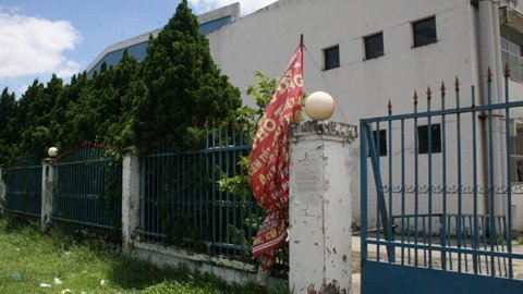 Hàng trăm công nhân truy lùng giám đốc trốn nợ