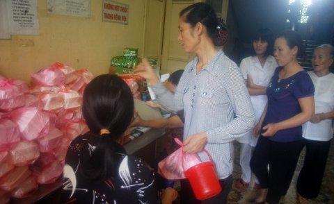 Nhiều phương án hỗ trợ người nghèo khi tăng viện phí