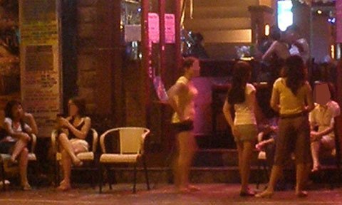 Phận kiều nữ ở phố Tây