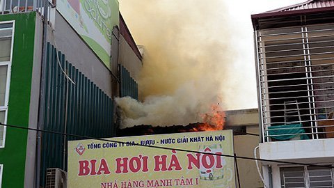 Hà Nội: Cháy lớn tại quán bia