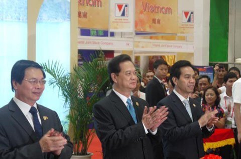 Thủ tướng khai trương khu triển lãm Việt Nam tại Caexpo 9
