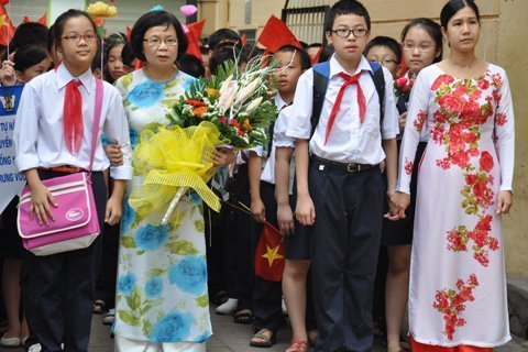 Thầy cô có nên gọi học trò là ‘con’?