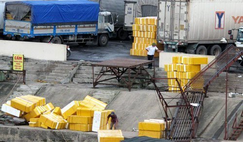 Đề nghị được chuyển cửa khẩu tái xuất