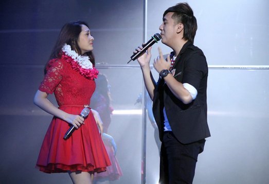 Minh Vương chán hotgirl Emily tìm đến... Bảo Anh?