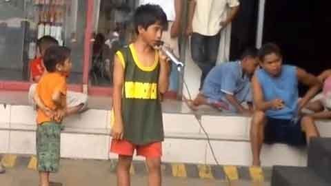 Cậu bé hát bài hit của Whitney Houston gây sốt