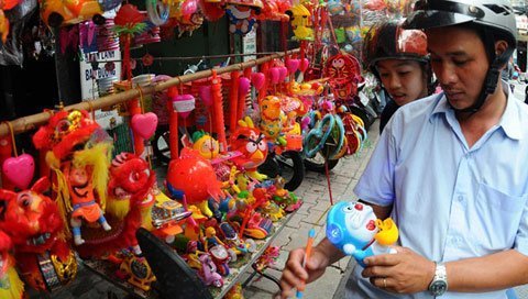 Đề nghị thu hồi lồng đèn độc hại
