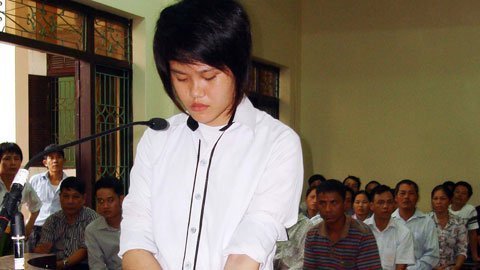 Nữ sinh dìm chết bạn dưới ao nhận 9 năm tù