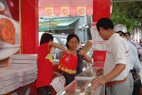 Ồn ào đắt rẻ, chuyện từ bánh trung thu