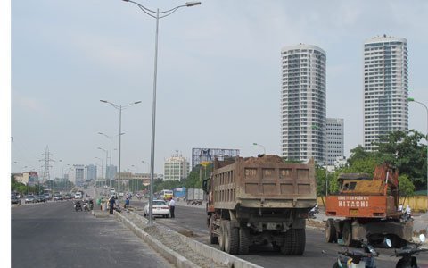 Hình ảnh đường trên cao ở Hà Nội cán đích