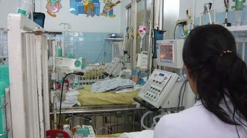 Oái oăm trẻ nghịch dại: Nhét bi vào mũi, nhét giấy vào tai