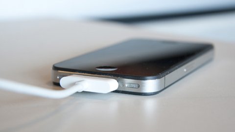 iPhone 5 dính tiếp lỗi cáp nối