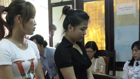 Nước mắt những ‘mẹ mìn’ tuổi teen