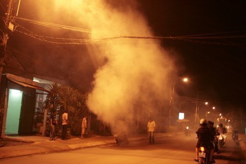 Đi chơi trung thu về, xe máy bốc cháy