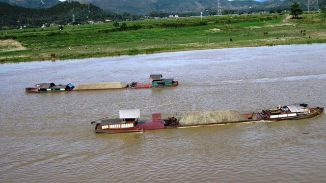 Rút ‘ruột’ sông Lam