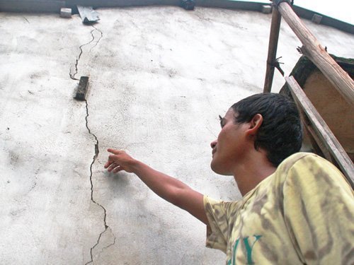 Mắng dân và... cười ngạo nghễ!