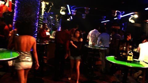 Những 'sát thủ nhí' trong thế giới đèn màu