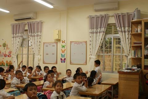 Đóng tiền nhiều, con mình có… học tốt?