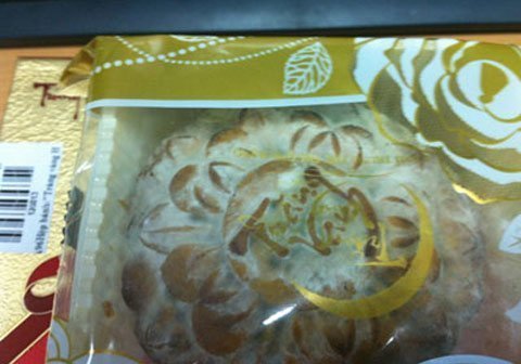 Bánh trung thu Kinh Đô bị tố mốc đen