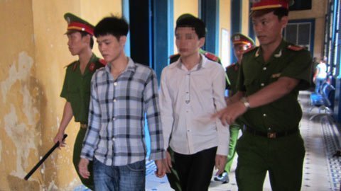 Vào nhà nghỉ ‘tuần trăng mật’ với người yêu nhí