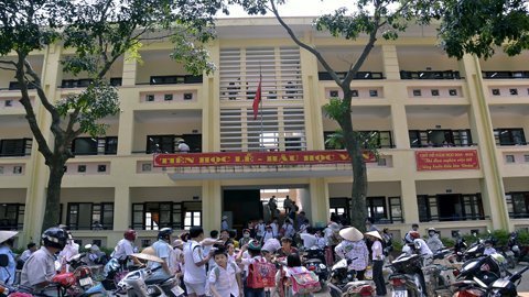 Cô khâu 8 mũi, trò nguy kịch chỉ là không may?