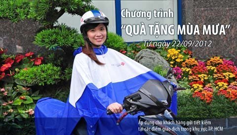 Bản Việt tặng quà mùa mưa cho khách hàng TP.HCM