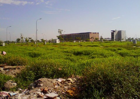 Biệt thự vùng ven, xây rồi không biết bán cho ai