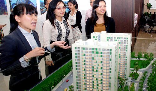 BĐS giảm giá: Chưa vội mua, chờ xem đã...