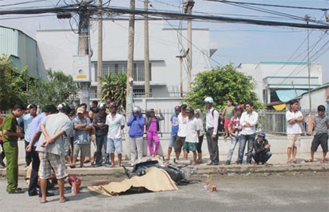 Giật mình tiếng còi xe tải, một người chết thảm