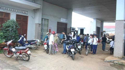 Hàng loạt xe chết máy vì xăng pha nước lã?