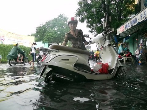 Đảo lộn cuộc sống, buôn bán vì triều cường