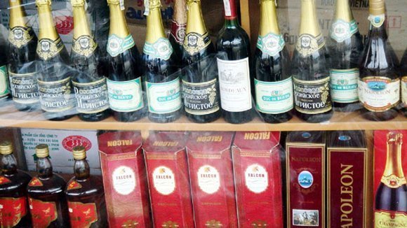 Cồn pha đường cháy thành rượu ngoại tiền triệu