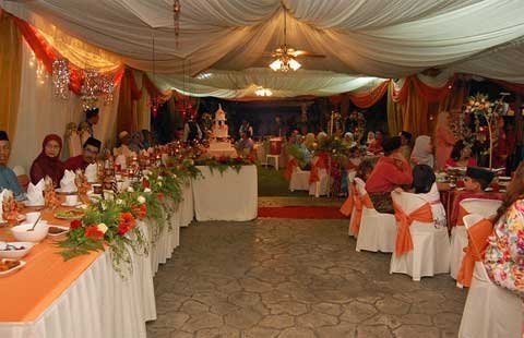 Quan chức bị điều tra vì tổ chức tiệc cưới hoành tráng