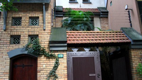 Biệt thự mặt phố của một họa sĩ 