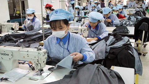 Lay lắt, doanh nghiệp viện đủ cớ nợ lương