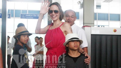 Angelina Jolie và cuộc rượt đuổi của những phóng viên 'láu cá'