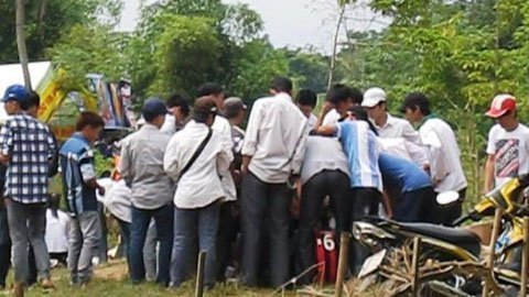 Bị 'lột sạch' tại lễ hội Lam Kinh