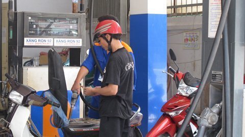 Giá xăng, chưa thể giảm ngay
