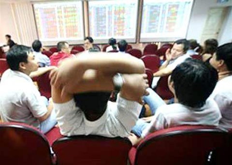 Tháo chạy khỏi sàn: Làm ăn tốt cũng hủy niêm yết