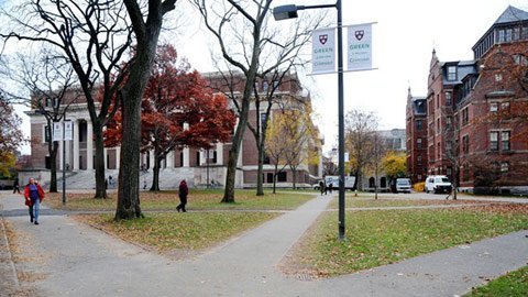 Con không vào được Harvard, bố mẹ kiện 2 triệu USD