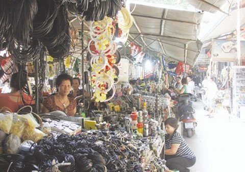 Xóa chợ 'Trời', gần ngàn hộ dân lo mất nghiệp