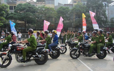 100 xe mô tô tuần hành tuyên truyền về ATGT