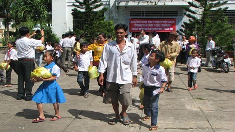 Trẻ em đánh nhau gẫy tay, xử thế nào?