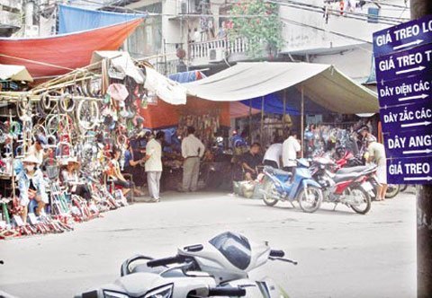 Chợ Trời - chợ 'hàng Tàu'