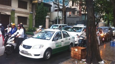 Đón taxi từ sân bay phải có thẻ?