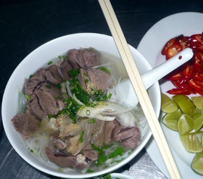 Phở, 'em phở' và kẻ ăn rong