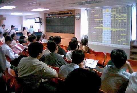 Bán khống chứng khoán: Khó quản hay làm ngơ?