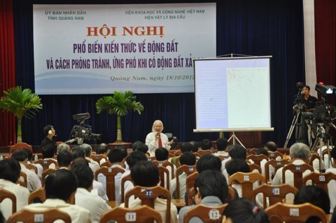 500 cán bộ họp về 