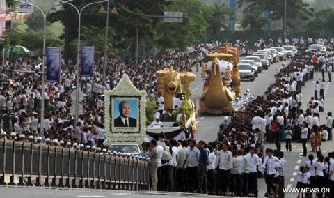 Dân Campuchia đổ về thủ đô viếng cựu Vương